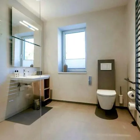 Vila Relaxing Lakeside Escape In With Sauna & Garden *