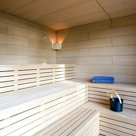 Relaxing Lakeside Escape In With Sauna & Garden *