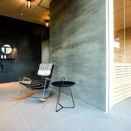 Relaxing Lakeside Escape In With Sauna & Garden *